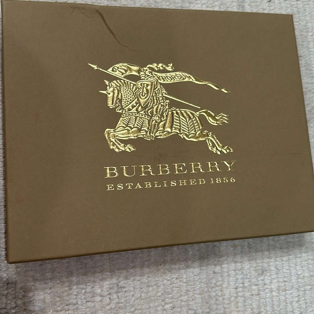 Burberry baby jumpsuit and cardigan - Picture 7 of 7